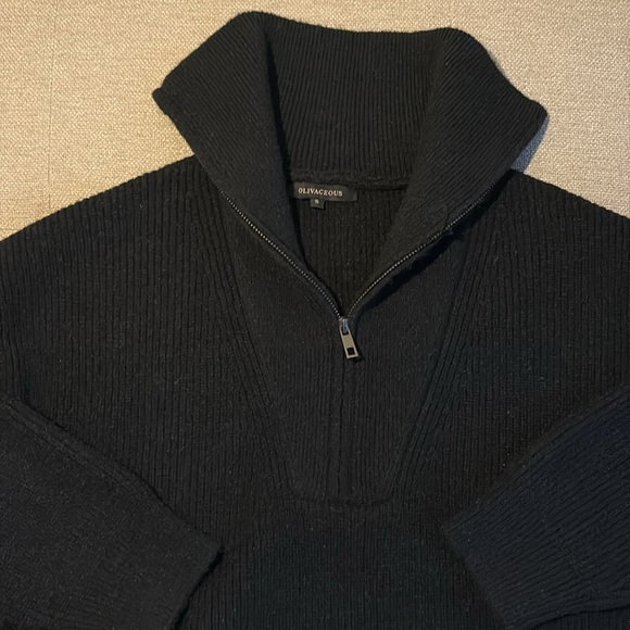 Black Oliveaceous zip front sweater size small ( but fits oversized ) - Picture 4 of 4
